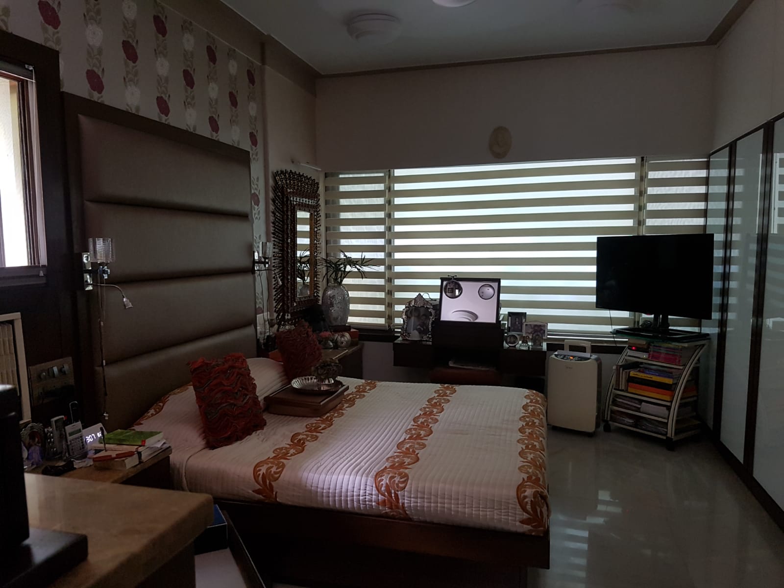 2½ BHK Semi Furnished in Prabhu Kutir Apartment , Altamount Road